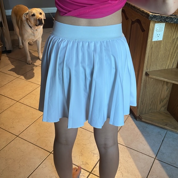 High rise skirt with shorts underneath - Picture 2 of 3